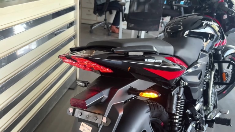 Bajaj Pulsar 125 Side Graphics