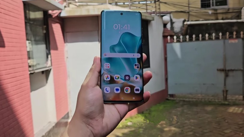 Moto X70 Air Pro Display 